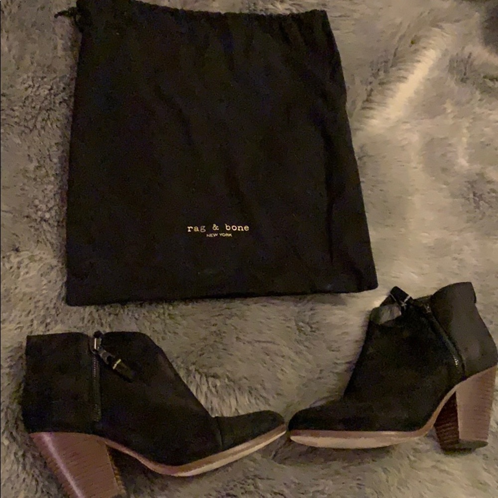 Rag and Bone suede black Margot booties!